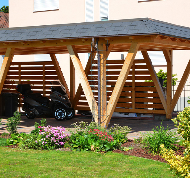 Zimmerei Bad Segeberg Holzbauarbeiten - Carport aus Holzbalken
